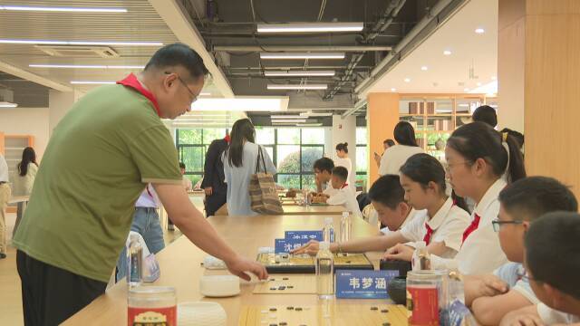 围棋国手走进学校 大师小将黑白对弈