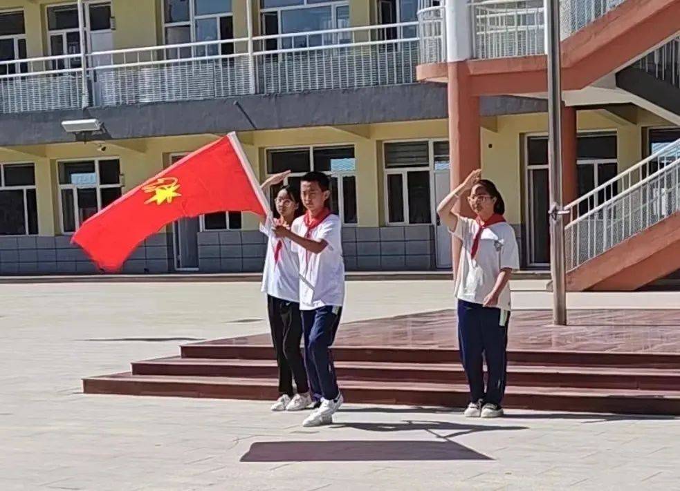 杭锦后旗开展少先队新队员入队仪式系列活动_少先队员_小学_使命感