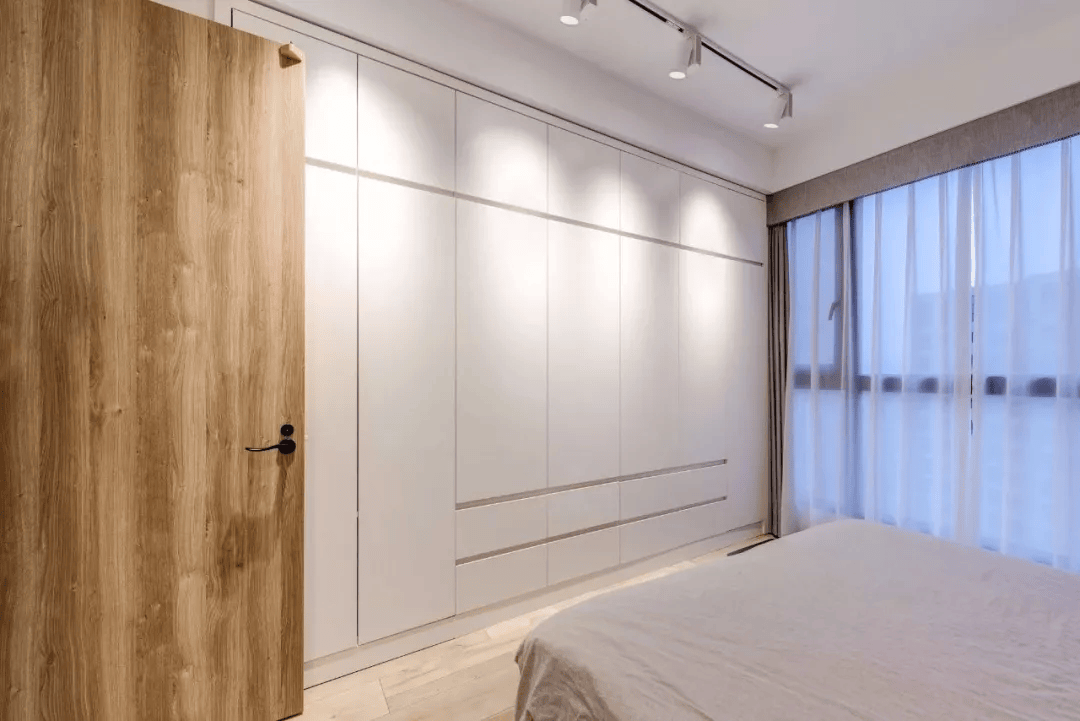 小户型卧室衣柜设计,简约而不失格调,打造清爽大气的空间