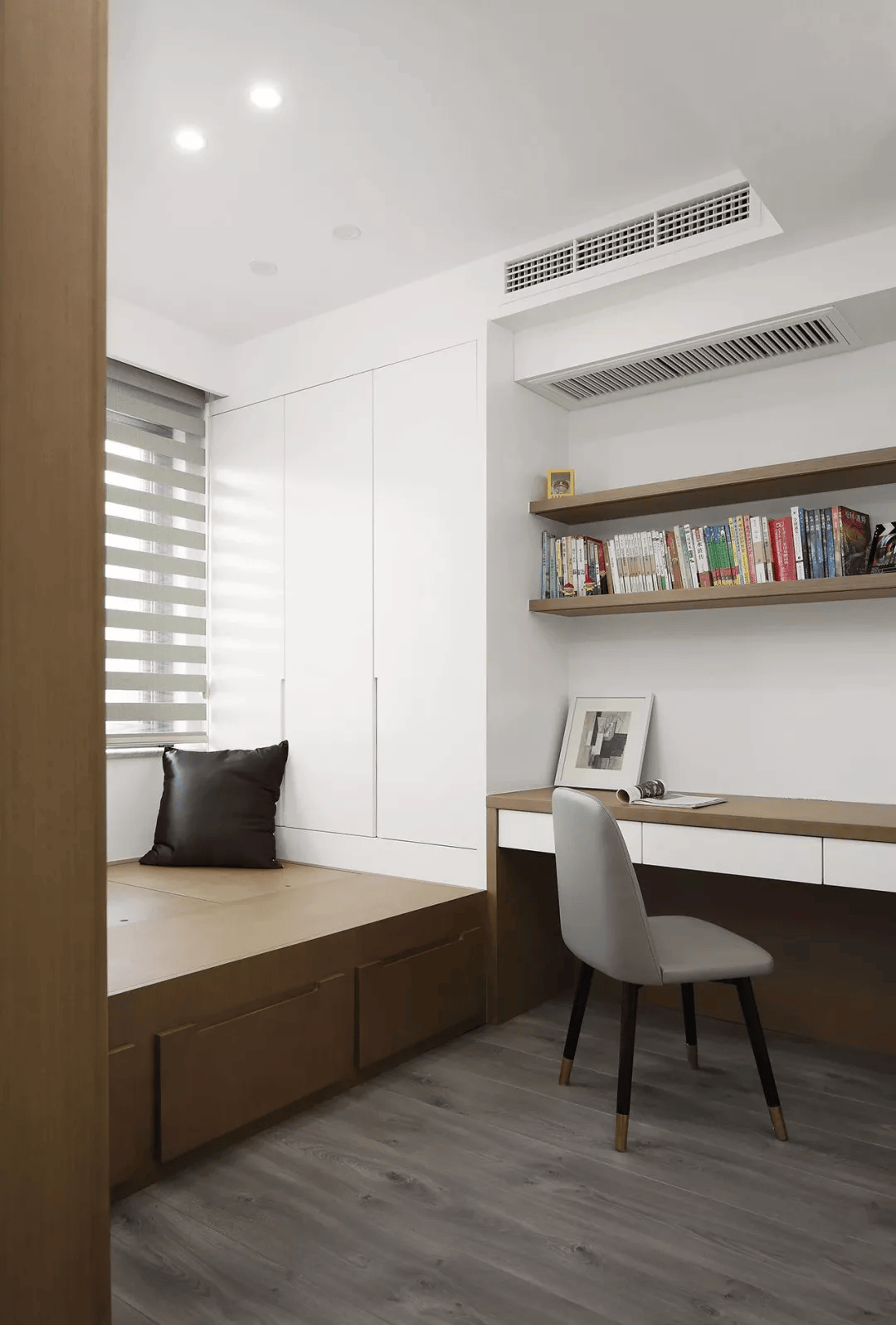 小户型卧室衣柜设计,简约而不失格调,打造清爽大气的空间