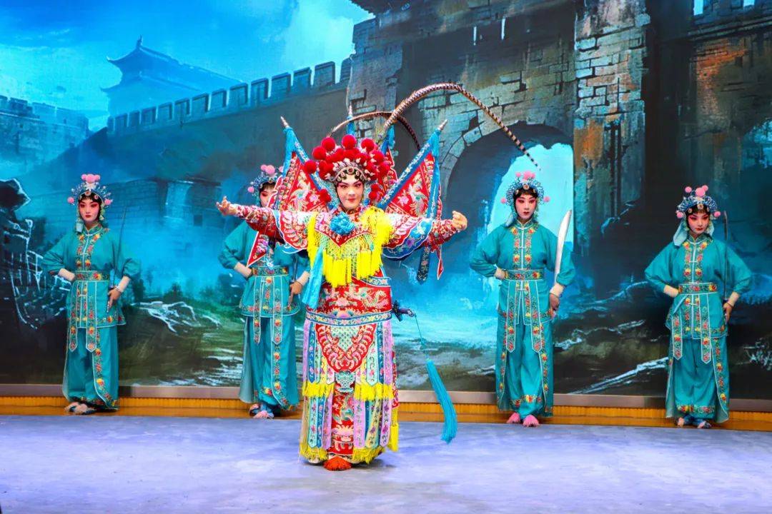 67经典名段走进校园,外国留学生与京剧结缘_戏曲_江苏_苏三