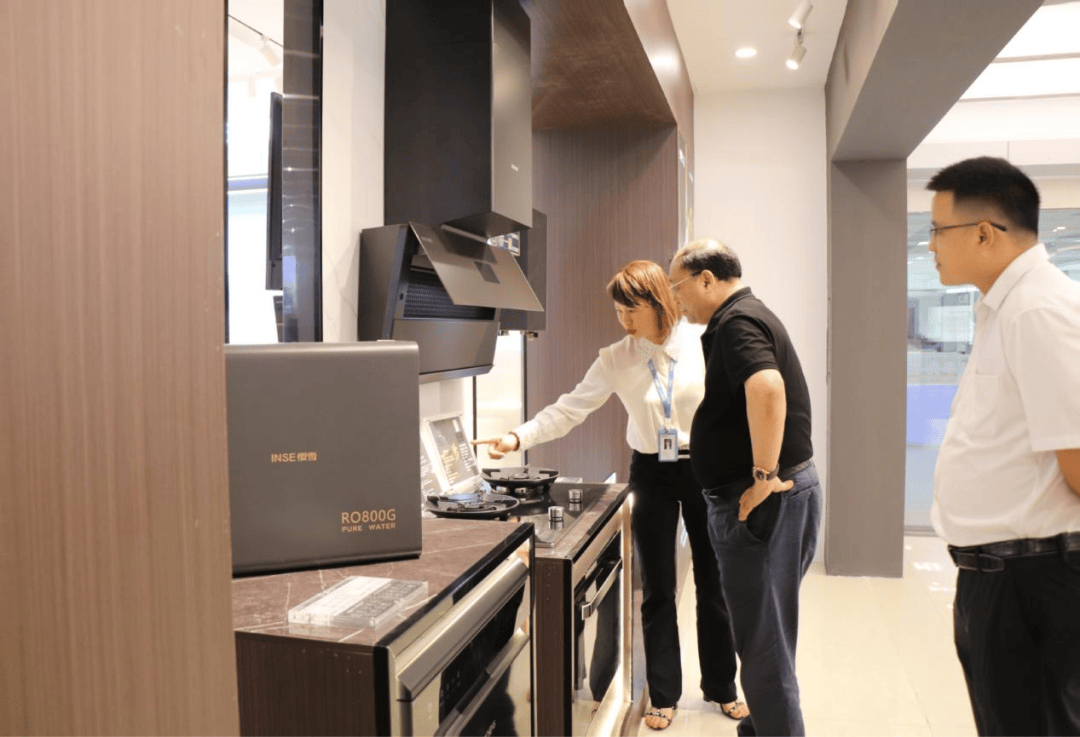 樱雪gu7备受赞誉,获得了中国五金制品协会理事长张东立的高度认可!