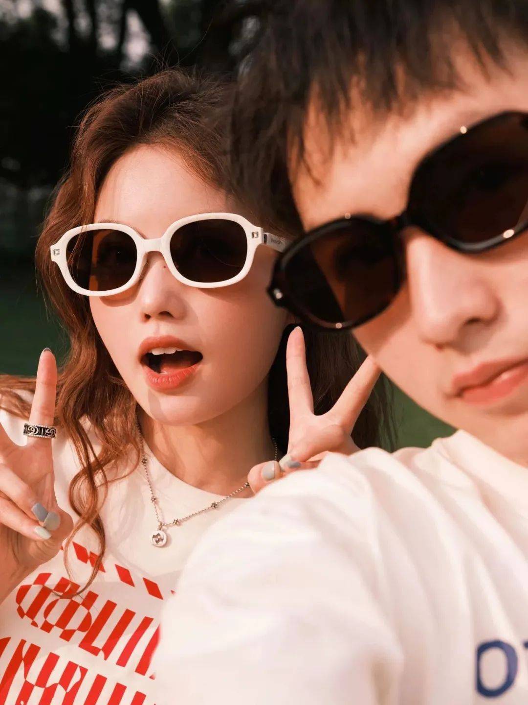 upf>40,紫外线光谱uva/uvb=0 男女同款,跟另一半一起戴,俩人不要太配!