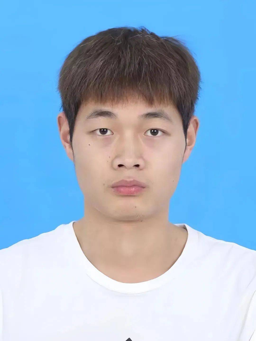 张 洪 谭 杨王臣杰 刘长睿巴东汉子巴东男子篮球联队,由巴东篮协在