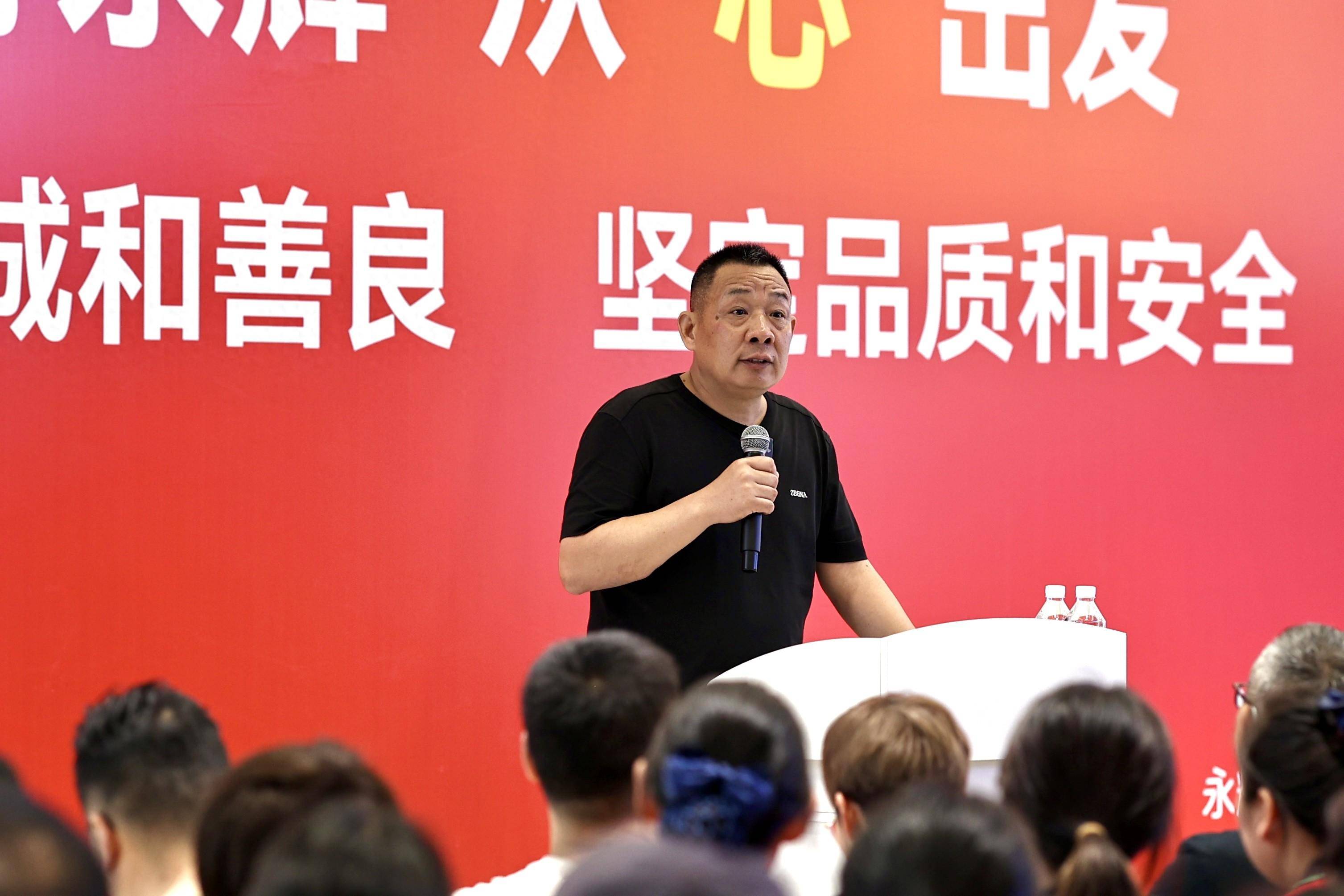 于东来在现场表示,所有的企业家都应该具备一种能力,让团队的每一个人