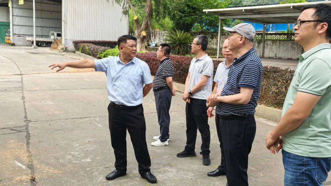 在现场,调研组重点查看g319线k518-k523连续下坡路段,通坑服务区等