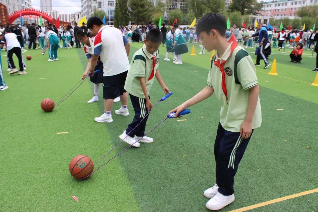 趣享运动 逐梦未来——那吉屯第二小学庆"六·一"趣味运动会