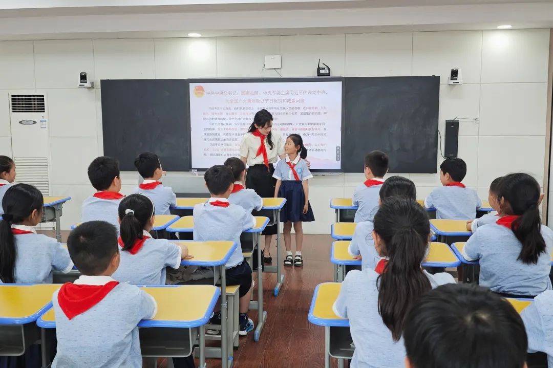 灵璧县实验小学团县委组织"红领巾巡讲团"走进学校开展主题宣讲活动.