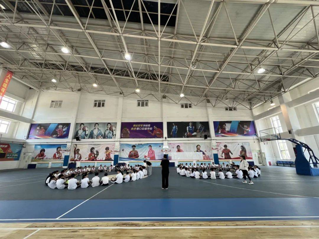 市妇联走进营口实验学校开展"手牵手,共筑梦想天空"心理健康主题团训