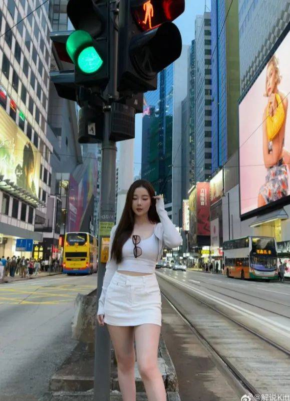 lol半神新英雄阿萝拉;faker阿狸皮肤语音被爆嘲讽玩家;女主播表示百级