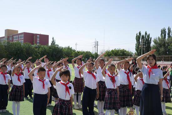 "红领巾爱祖国" 若羌县举办2024年"六一"集中入队仪式
