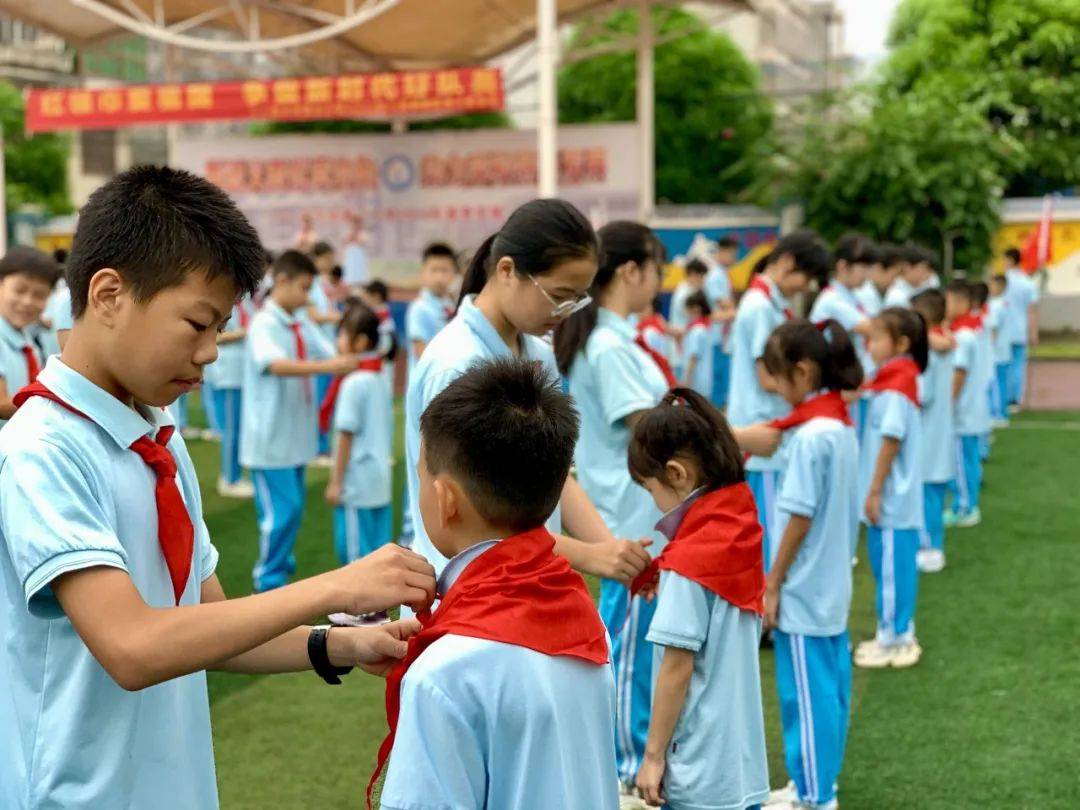 红领巾爱祖国 争做新时代好队员 | 东兴市各学校少工委开展新队员入队