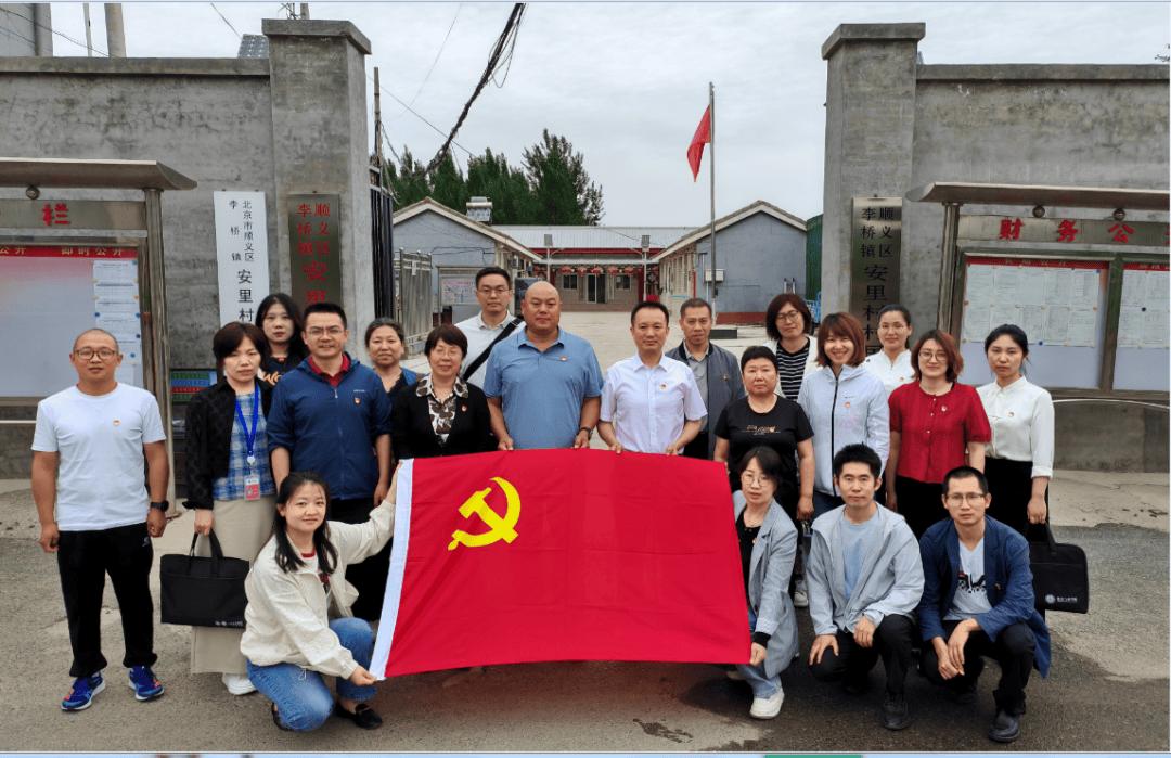 近日,市委党校办公室主任,二级巡视员钟东,图书馆馆长马小红到第一