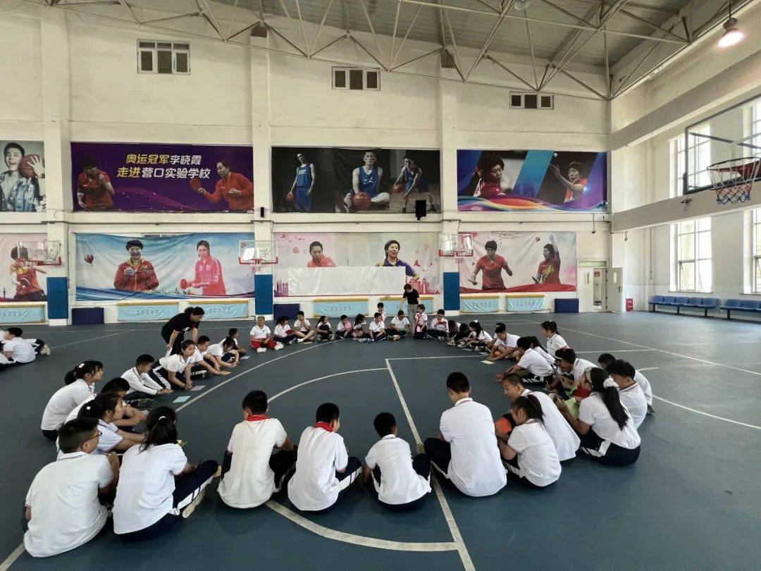 市妇联走进营口实验学校开展"手牵手,共筑梦想天空"心理健康主题团训