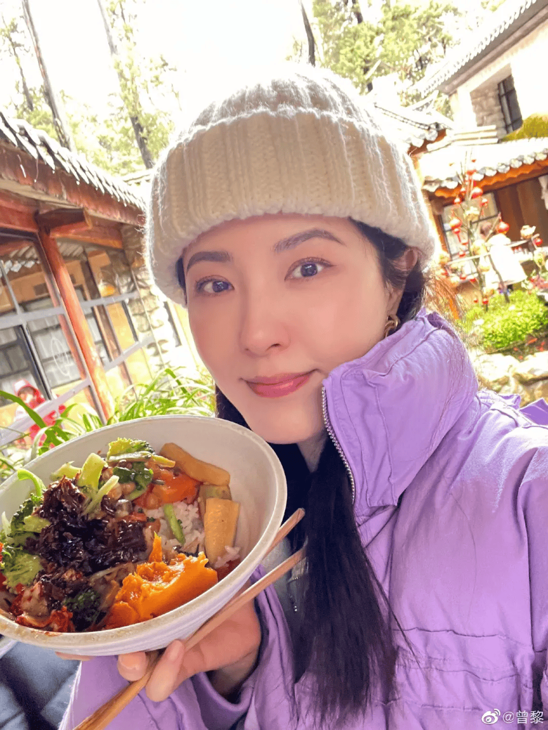 在寂照庵吃斋饭生日派对吃的素餐曾黎说,素食之后,人变得更加安静和