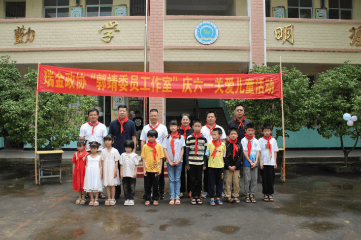 此次捐赠中,广东启智创新科技有限公司,澄海爱心义工社向机关保育院