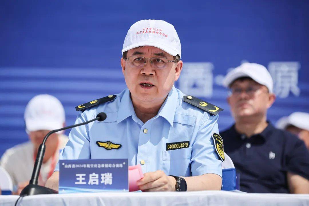 王启瑞指出,本次演练聚焦森林草原火灾,练指挥,练协同,练战术,森林