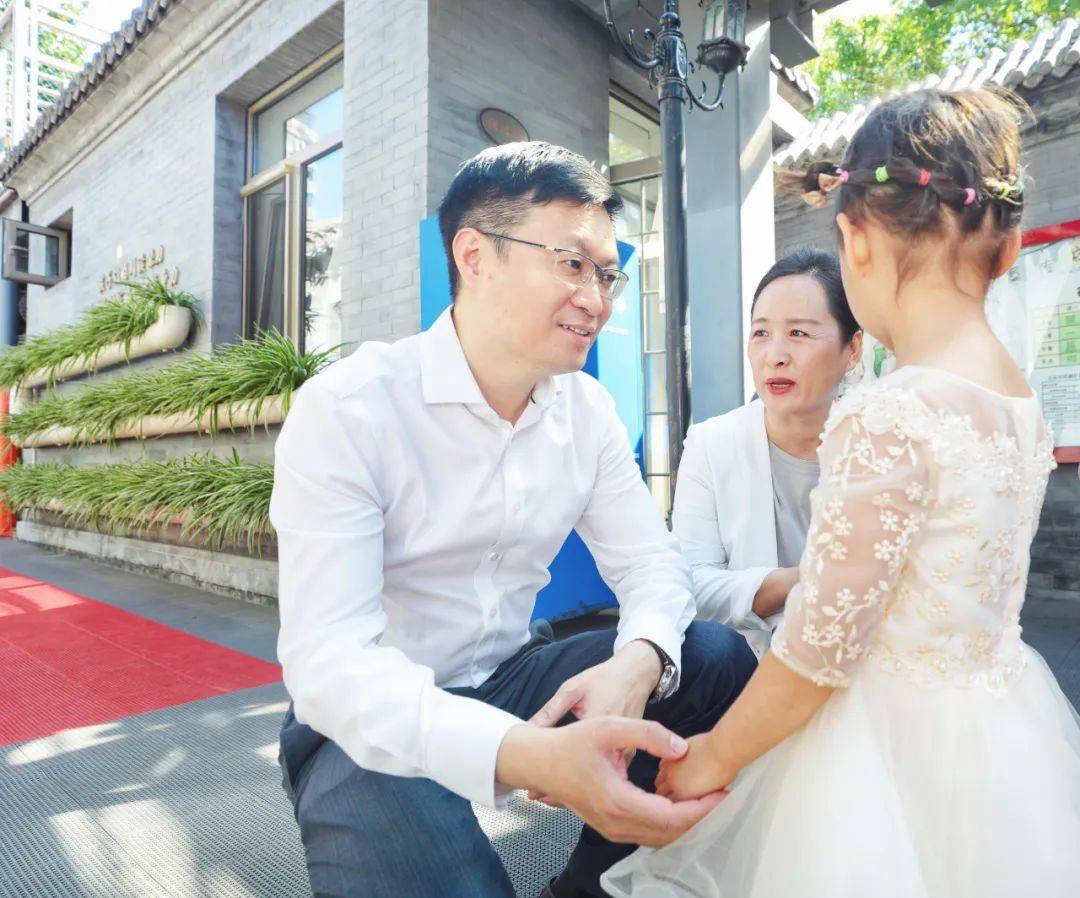 "六一"国际儿童节前,刘东伟走访辖区学校,幼儿园