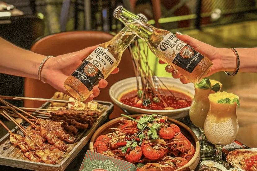 吃个热狗,来个可可爱的mini堡,一杯冰咖啡