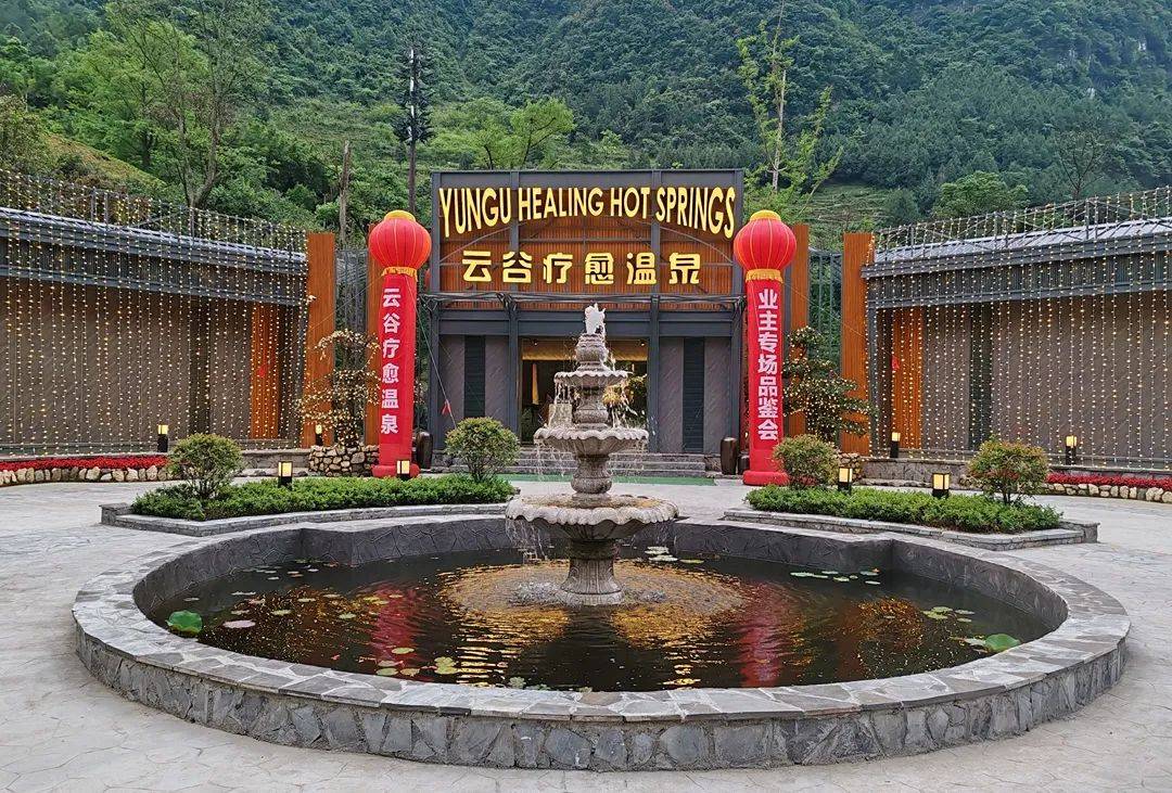 中国傩城景区位于道真自治县大磏镇文家坝村,是当今世界最大的傩文化