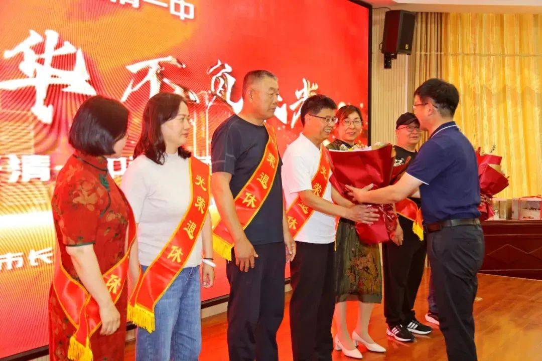 5月29日,长清一中多媒体报告厅内弦歌阵阵,烛光摇曳,掌声阵阵,2024年