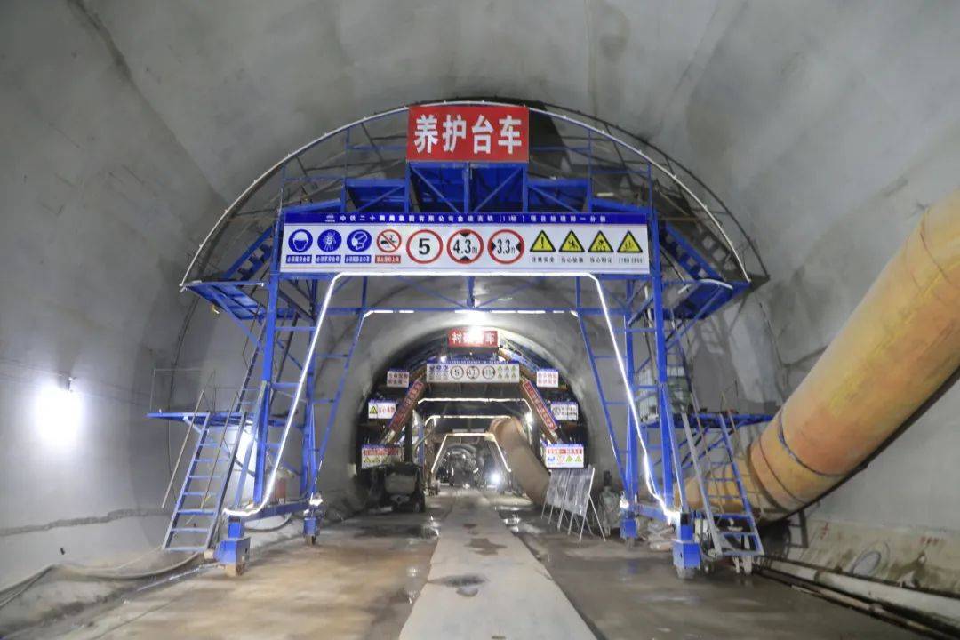 金建高铁五白岭隧道顺利贯通_施工_铁路_工装