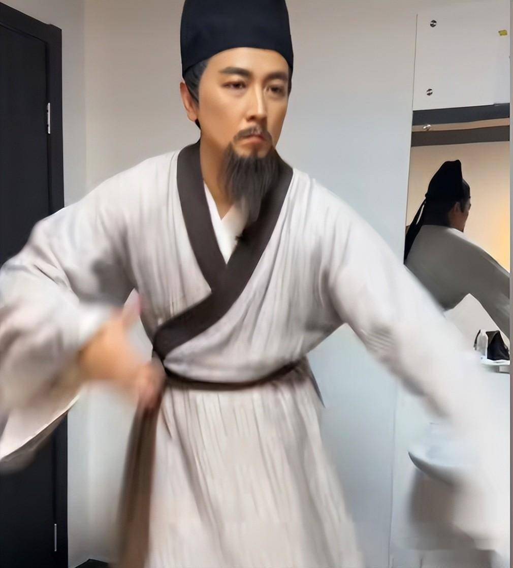 保剑锋"宝刀未老",路演跳"飒"舞,网友:秦海璐都看懵了