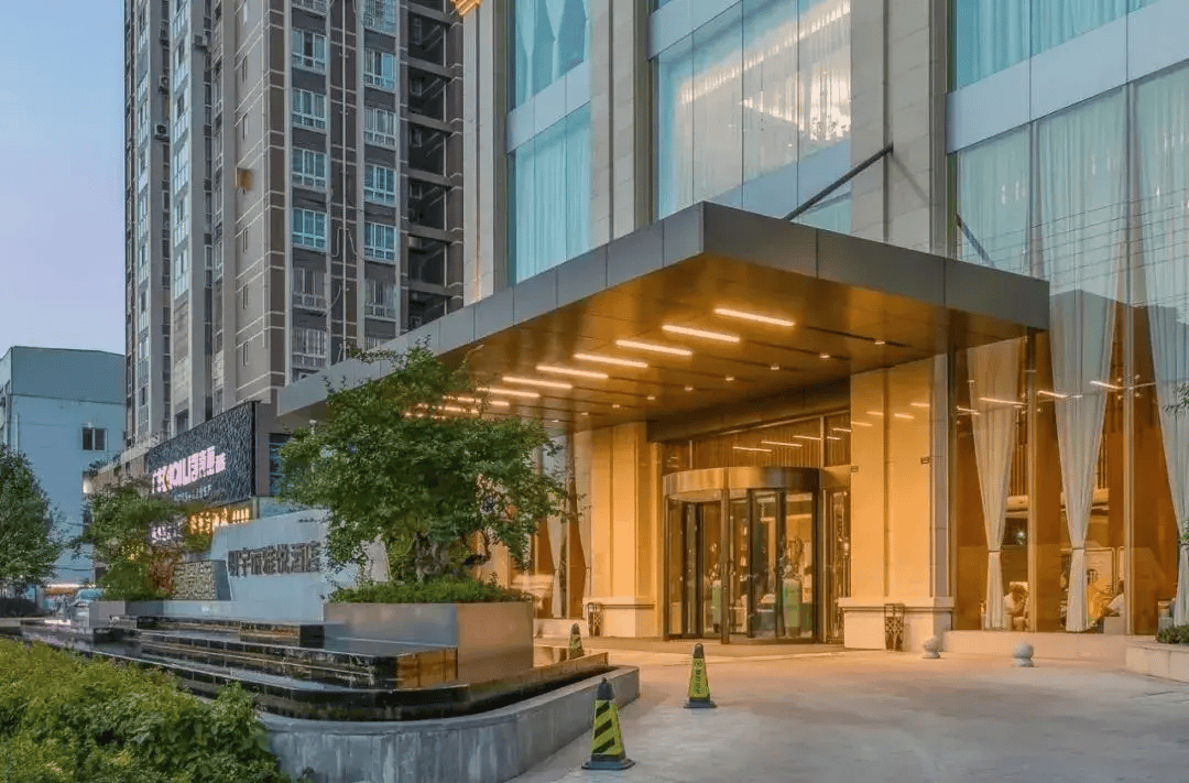 津惠大酒店津惠是新津的老牌酒店酒店内设施齐备夜宿此处可夜观城区