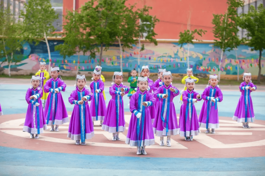 立德树人丨欢度六一儿童节 共绘民族团结情——经棚蒙古族幼儿园开展