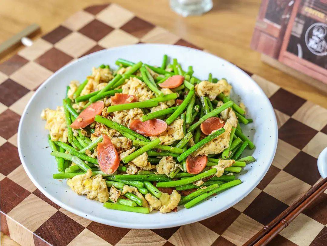 蒜苔炒鸡蛋：一道让人魂牵梦萦的家常味