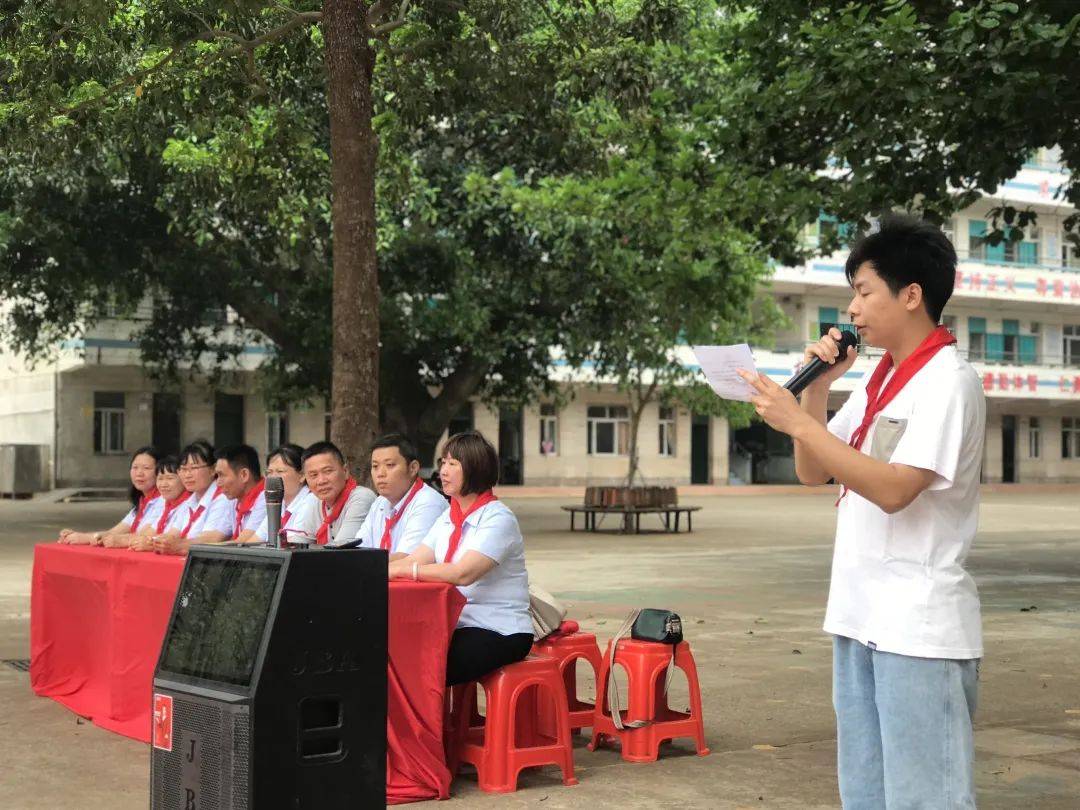 红领巾爱祖国!徐闻县各基层少工委开展少先队新队员入队仪式