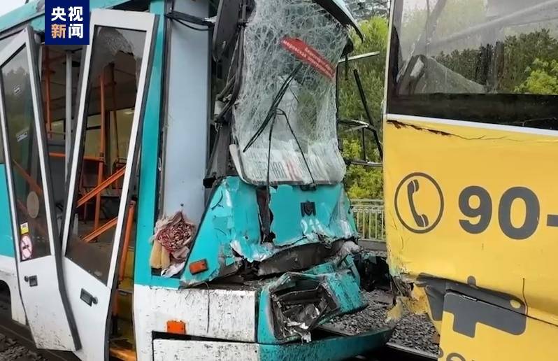 俄罗斯克麦罗沃市有轨电车相撞事故已致1人死亡