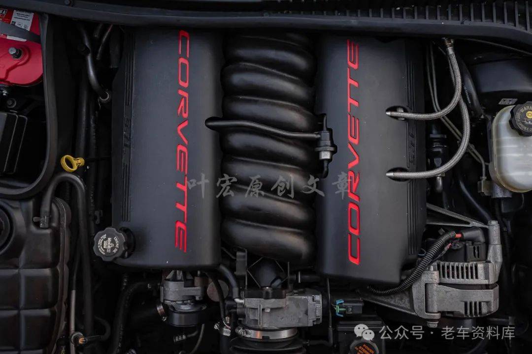 7升,最大功率350马力,传动系统为大名鼎鼎的4l60e自动变速箱.