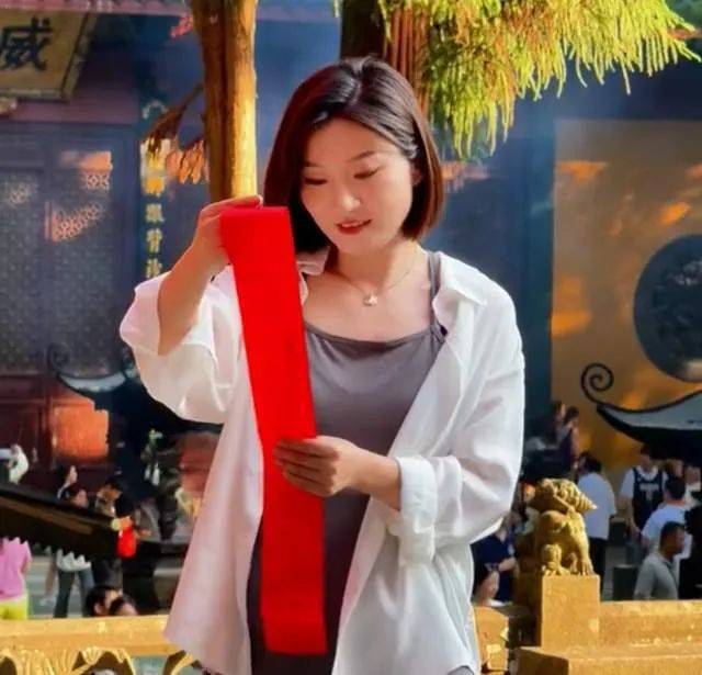 六一儿童节那天,听到一个好消息:首发公众号 | 闲时花开文字 | 刘娜