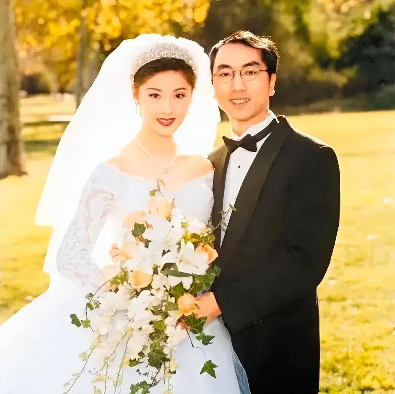 她是港姐冠军,嫁豪门经历不光彩长子优秀,今50岁保养效果太惊人