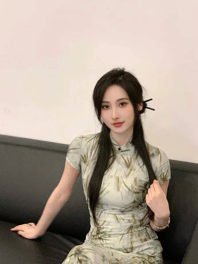 【lpl美女解说】鼓鼓:旗袍限定周day3·小竹