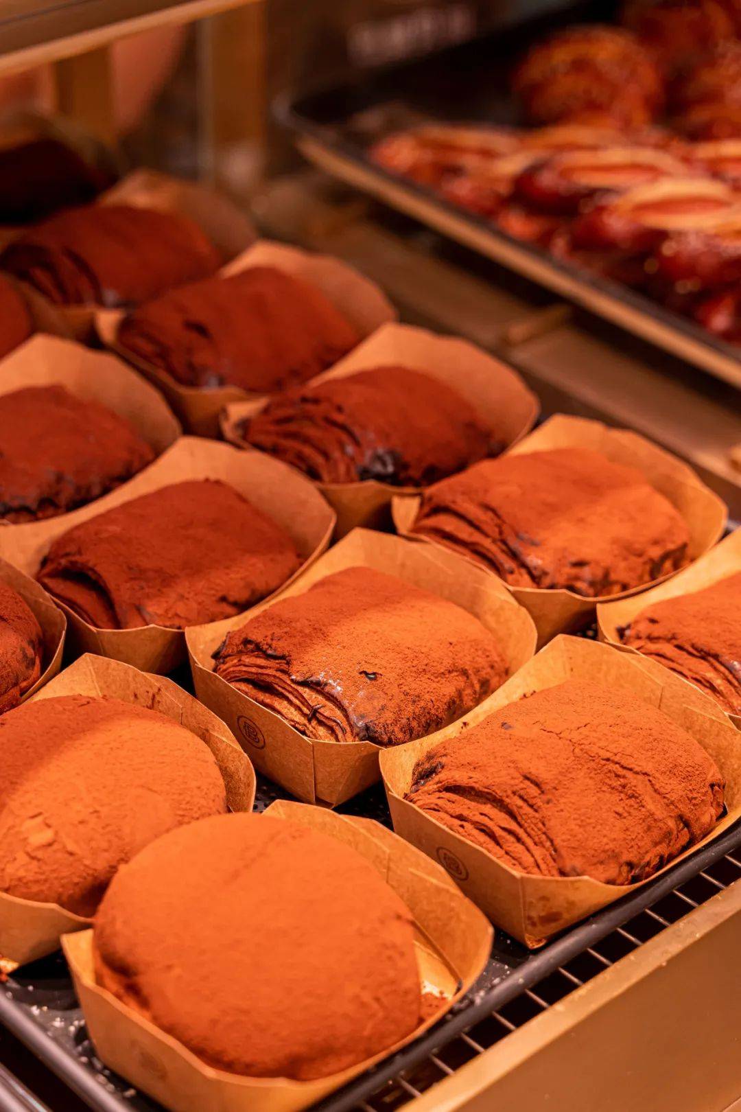 另外还有芋泥夹心脏脏包巴黎代表可露丽一整根热狗的香肠包黄豆粉