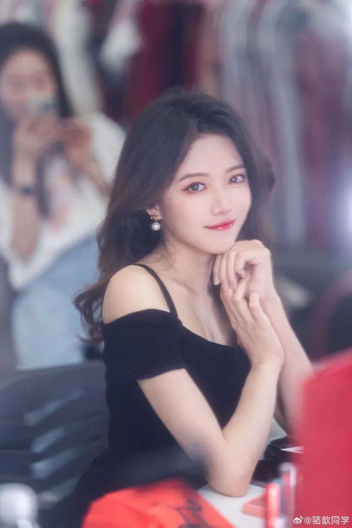 【lpl美女主持】骆歆:我们8号国风日见