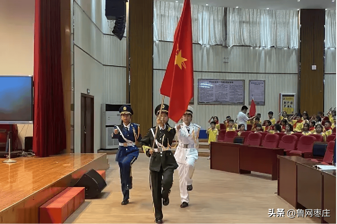 一声"退旗",鼓号队奏响退旗曲,"红领巾爱祖国 争做新时代好队员"主题