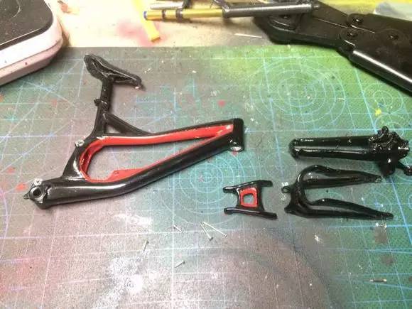 长见识了,纯手工打造的迷你速降车模型!