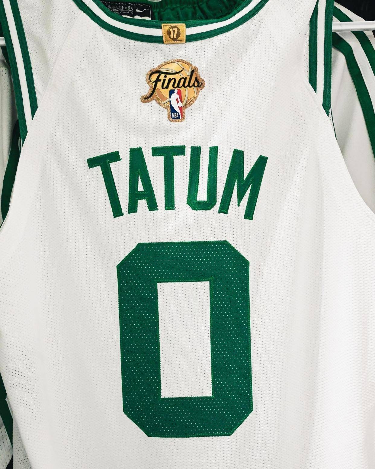 波尔津吉斯复出或打替补,绿军晒总决赛球衣,开车招摇过市