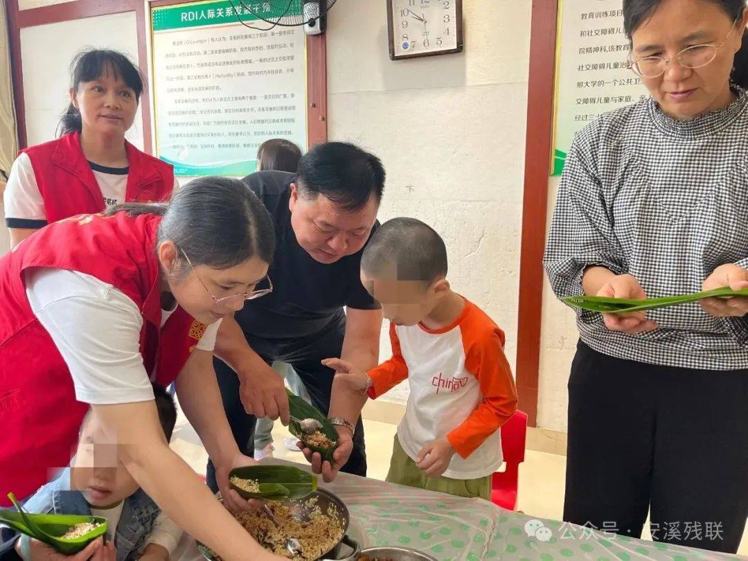 安溪县随后,志愿者们将这些新鲜出炉的的粽子和准备好的慰问品及慰问