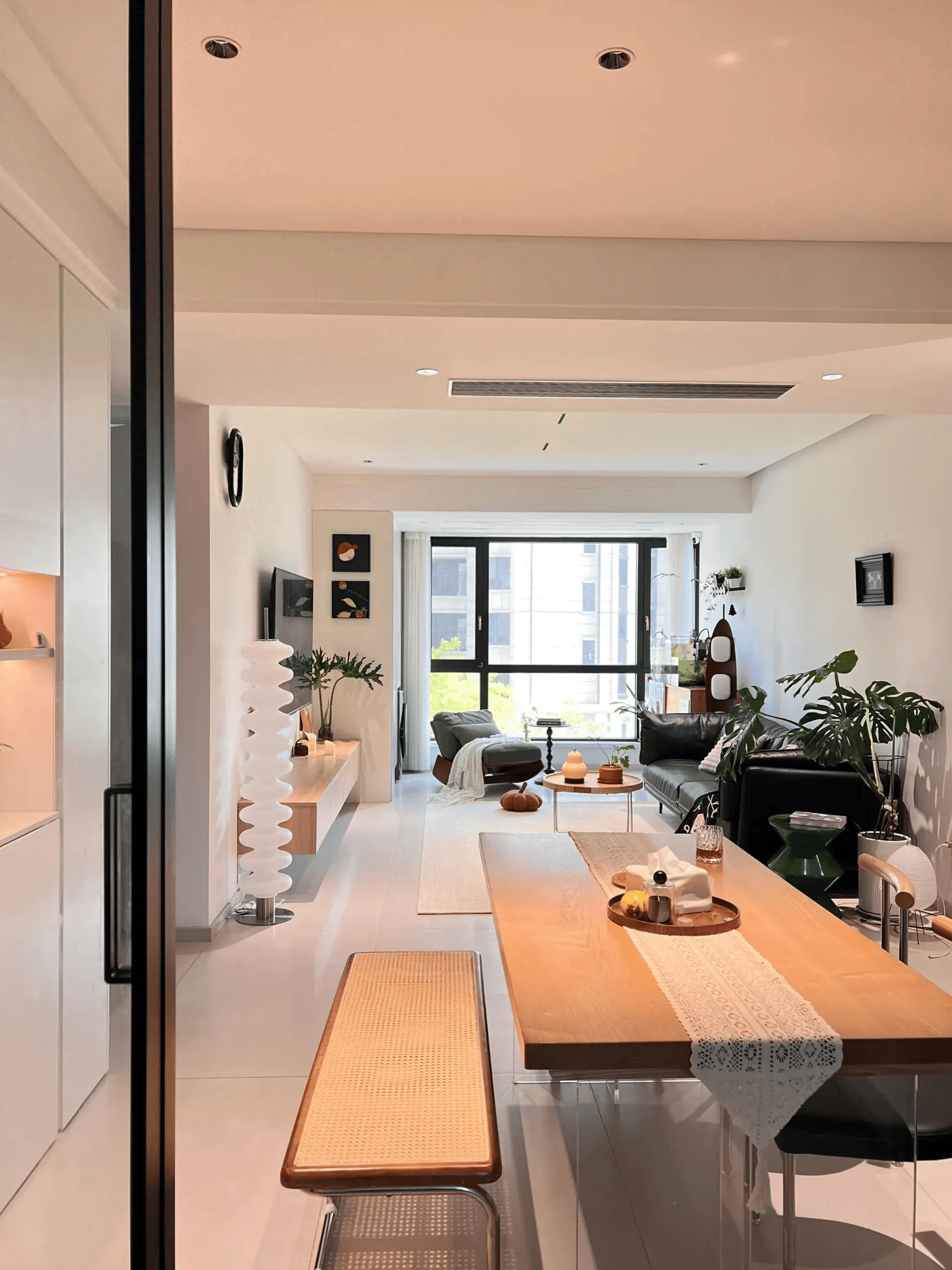 姐妹们,软装搭配好,大白墙出租房也能美爆!