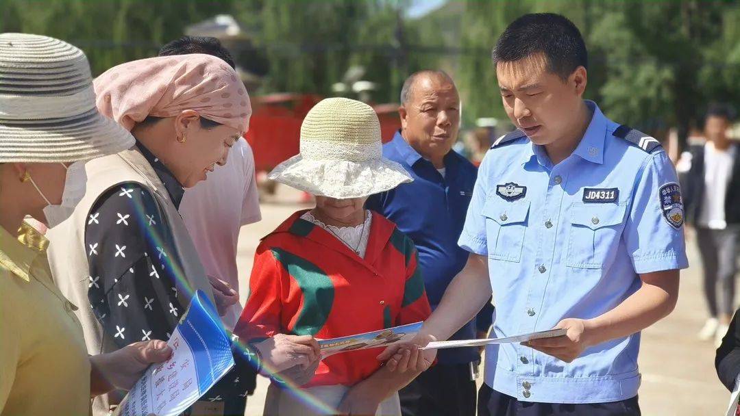 西吉县禁毒办(供稿)泾源县6月7日,泾源县禁毒办携手香水镇,在端午节