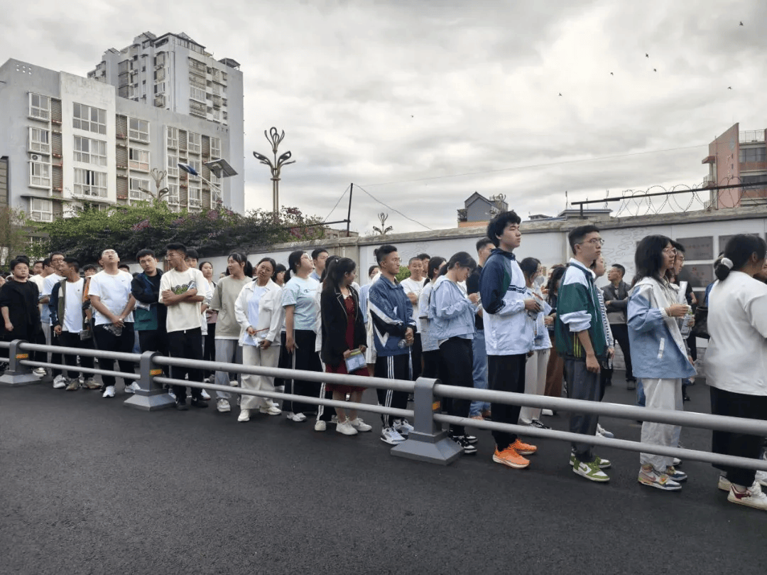 西昌州民族中学图片