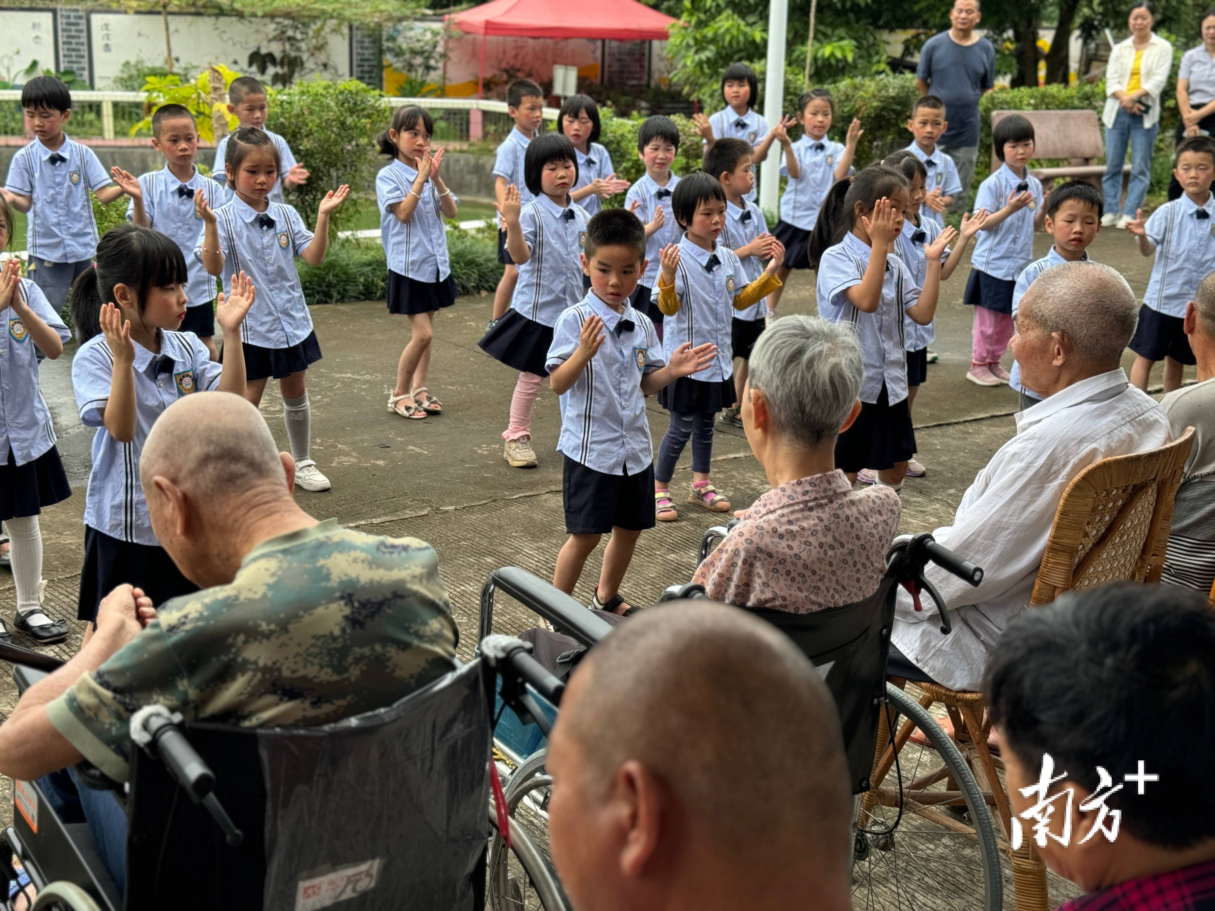端午送安康,情暖夕阳红!兴宁市叶塘镇组织开展敬老爱老志愿服务活动