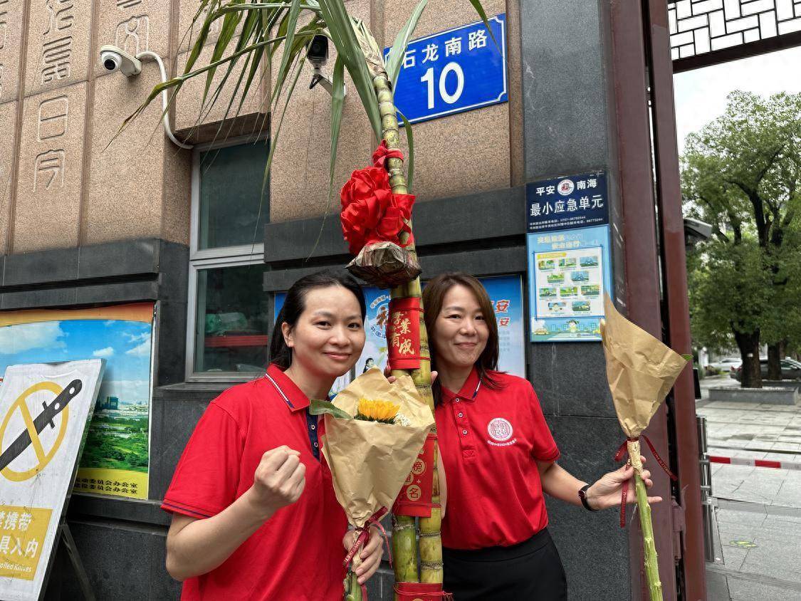 佛山高考首日,陪伴是最长情的告白.