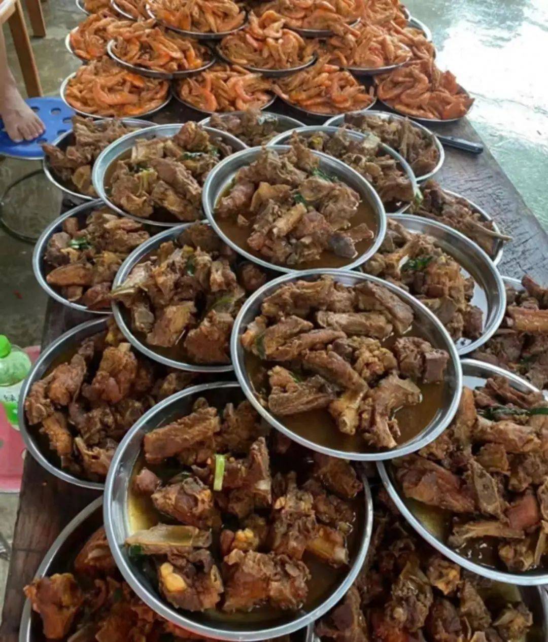 上海小伙去广西农村吃席,随礼1500,看到餐桌上的饭菜:随少了_菜肴_美味_味道