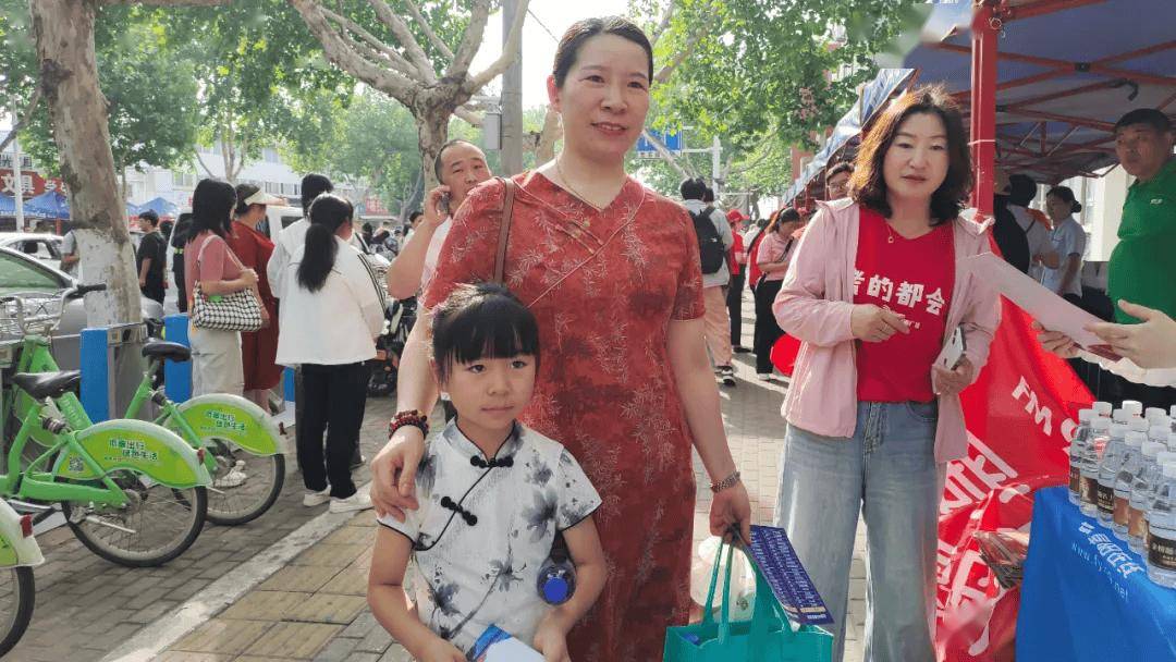 直击阜阳高考首日，这些感人瞬间！-阜阳市2021年高考成绩喜报