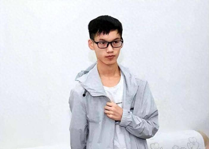 林万东:19年高考713分,受清华校长点名表扬的寒门学子,今怎样